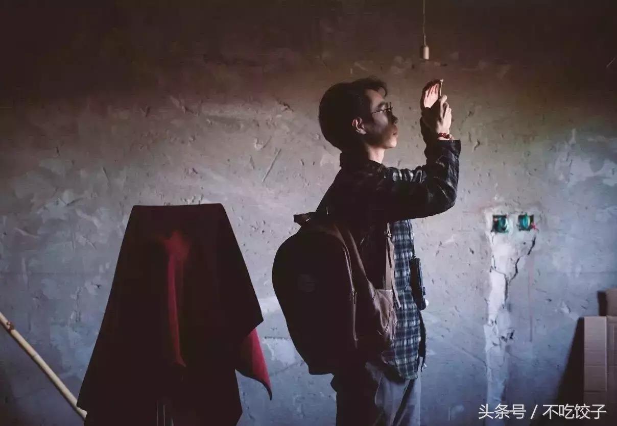 一天只能出2张照片，一张照片要2万，却可以传承100年