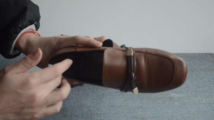 鞋子挤脚大拇指痛怎么办,鞋子挤脚不暖和