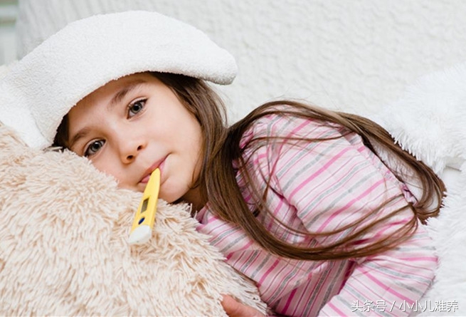 小孩发烧后需要急着退烧吗,每天都发烧不用退烧药会自己退烧