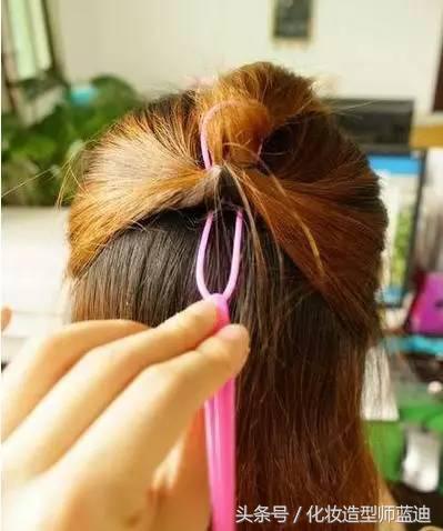 适合披着的扎发,披头散发怎么扎简单又漂亮