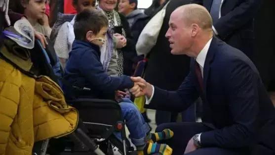 37岁威廉王子秃头,威廉王子剃掉光头