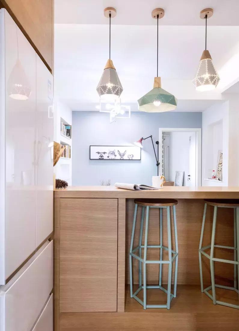 60平北欧小两居室,床头柜非常有设计感