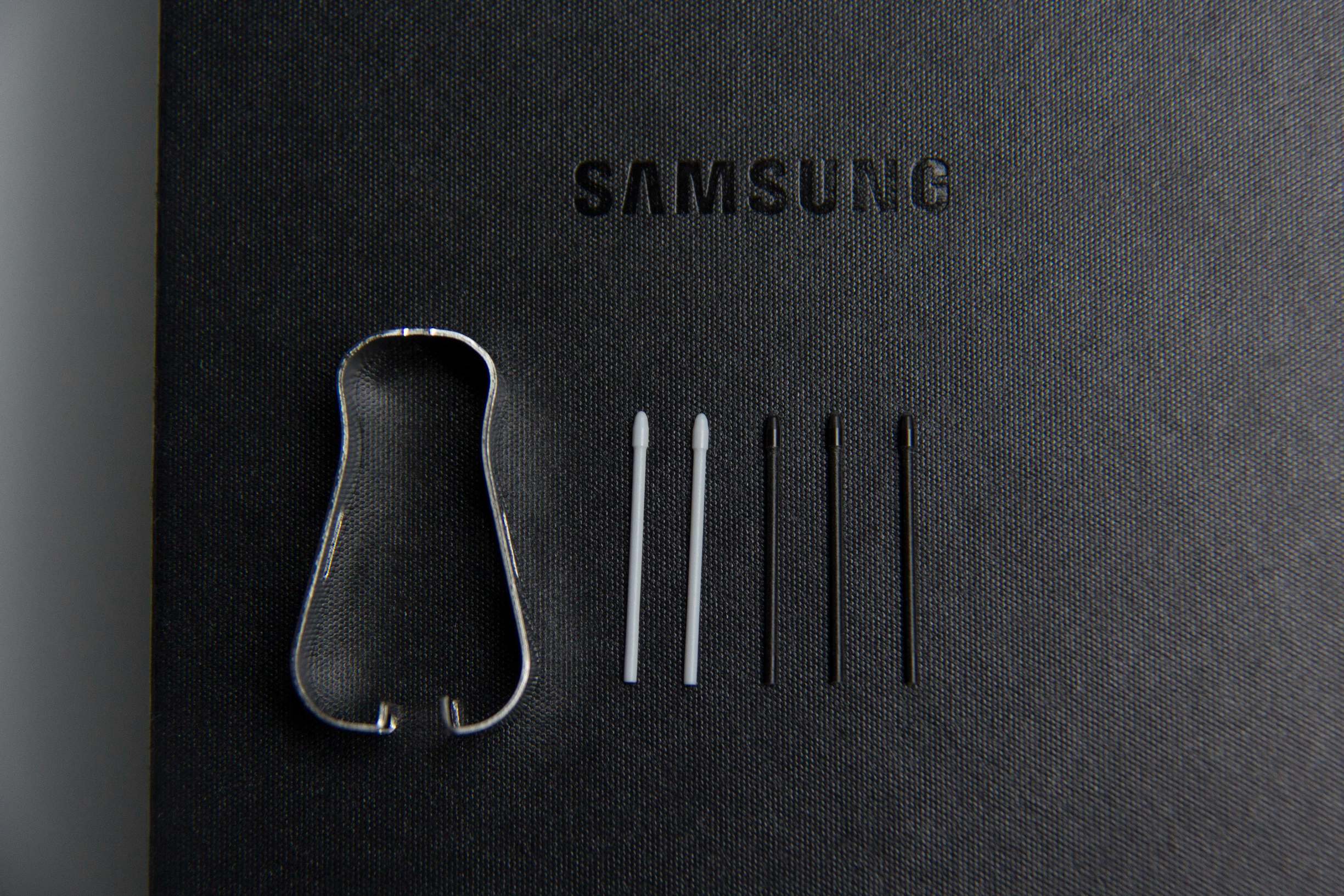 三星note 8跟s8有区别吗 (三星s8好还是红米note8pro好)