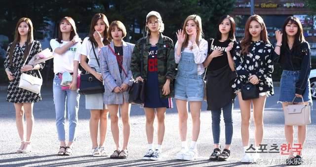 OL都揹这个上班《韩国上班族最爱COURONNE包》让你也可以自体发光