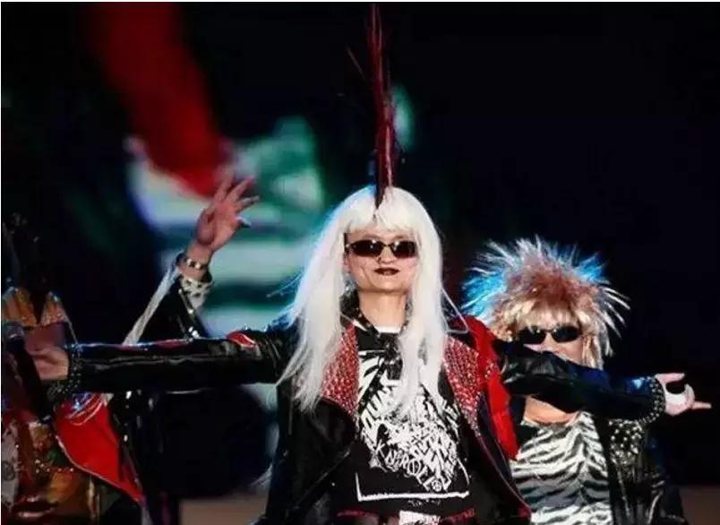 单人年会创意节目简单易学完整版,年会节目创意2021新节目男女混合