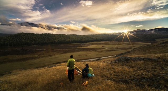 国内自驾帐篷露营地,国内的悬崖绝壁露营地