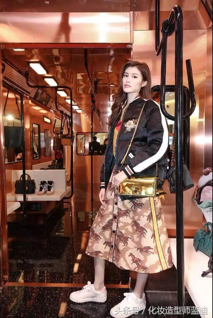 羽绒服搭配裙子冬天穿搭,羽绒服裙子冬日最强搭配