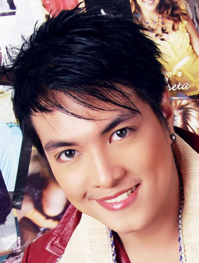 男子整容变超人,男子被迫做整容手术变成女性