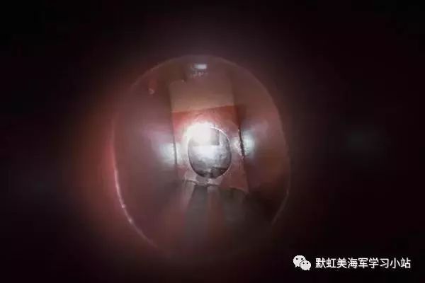 看小兵Peter是如何在巡洋舰上*猫猫躲**的!