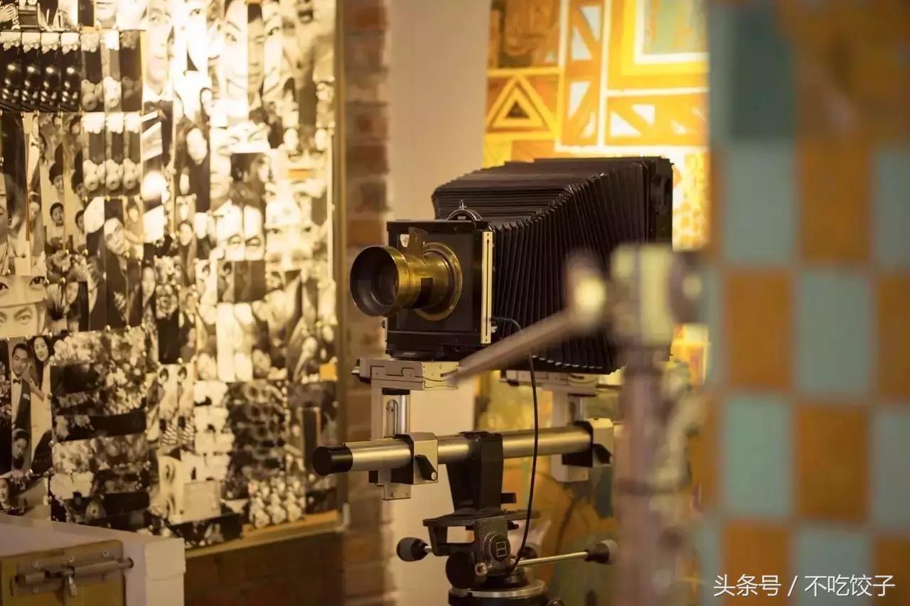 一天只能出2张照片，一张照片要2万，却可以传承100年