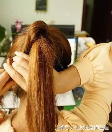 适合披着的扎发,披头散发怎么扎简单又漂亮