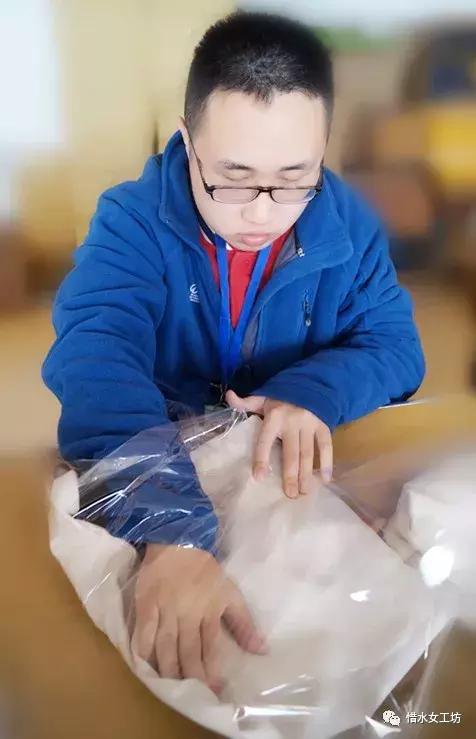 密云区太师屯镇妇联与太师屯镇惜水女工坊携手密云中港汇晟儿童行为矫正中心:聚焦大龄自闭症儿童就业