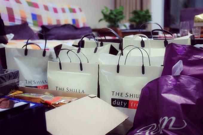 韩国免税店被中国代购包场,韩国免税店中国游客排队现象