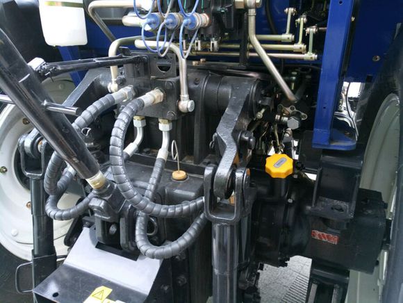 2018款雷沃欧豹1104拖拉机视频,欧豹雷沃1804拖拉机视频