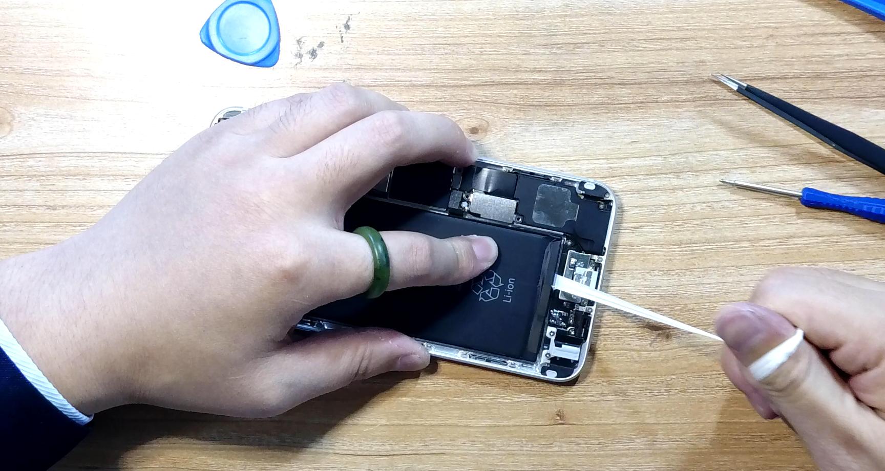 iphone6的电池怎么换,新手可以自己更换手机电池