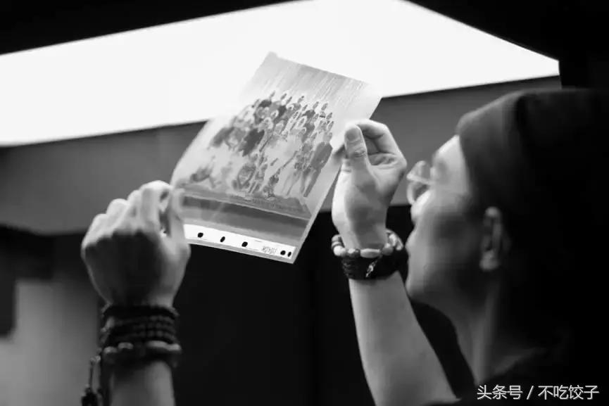 一天只能出2张照片，一张照片要2万，却可以传承100年