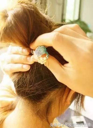 适合披着的扎发,披头散发怎么扎简单又漂亮