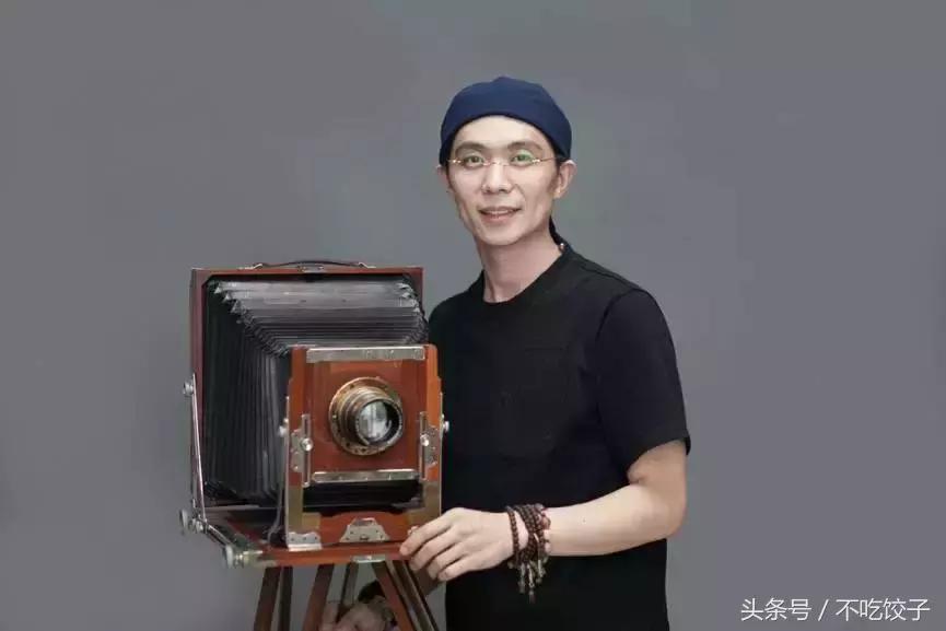 一天只能出2张照片，一张照片要2万，却可以传承100年