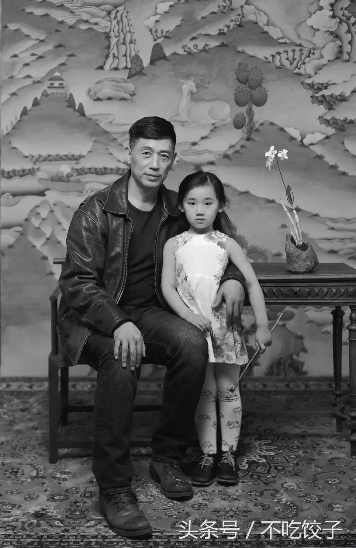 一天只能出2张照片，一张照片要2万，却可以传承100年