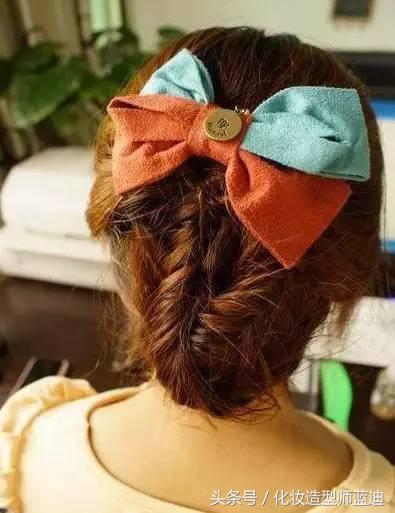 适合披着的扎发,披头散发怎么扎简单又漂亮