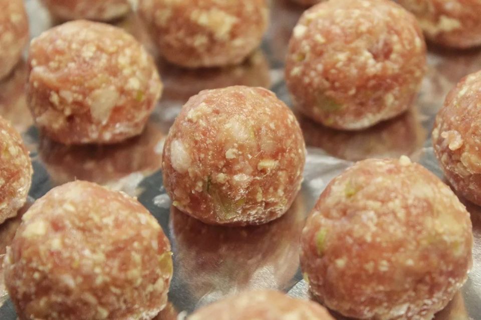 不放调料粉的肉丸怎么做,怎么做的肉丸子不柴不散