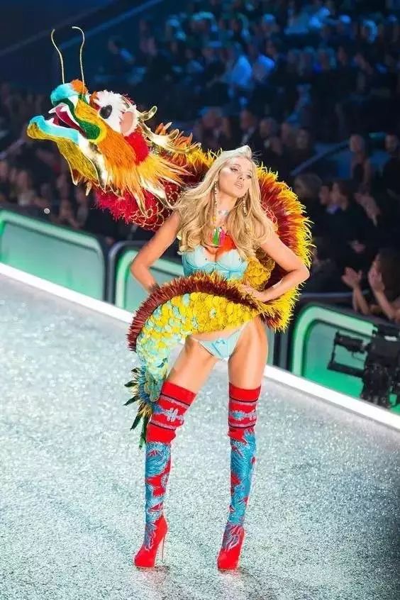 只有更丑没有最丑，新一轮的大牌狗年限定来了！画风依然辣眼睛