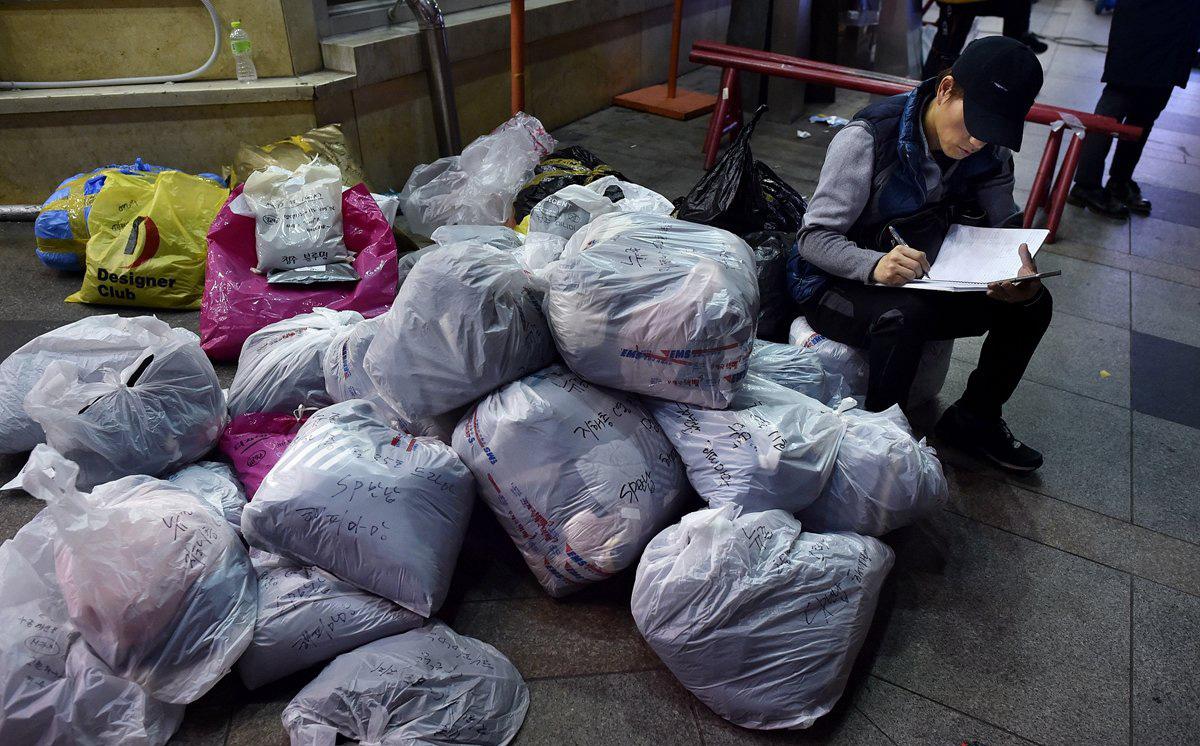 韩国免税店被中国代购包场,韩国免税店中国游客排队现象