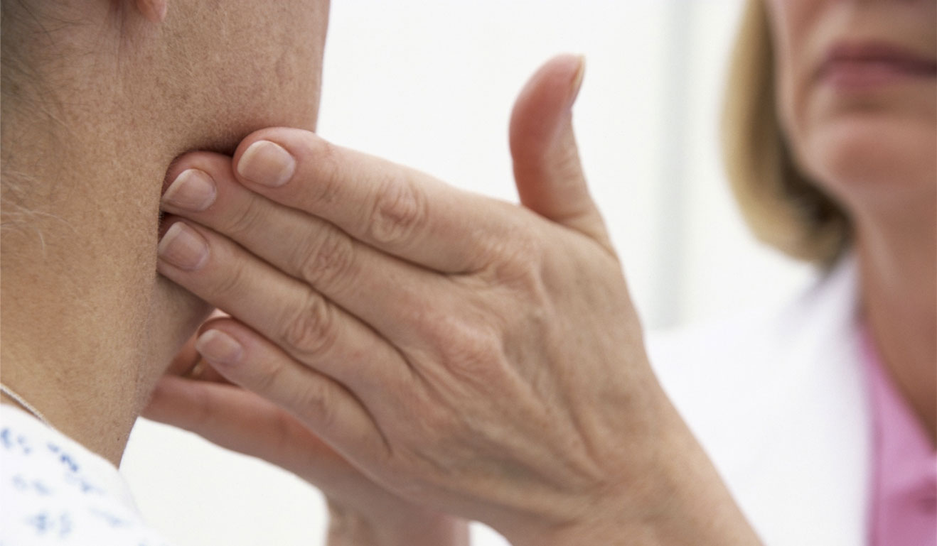 12岁女孩耳朵后面长疙瘩怎么回事,13岁孩子耳朵后面长个疙瘩摸着疼