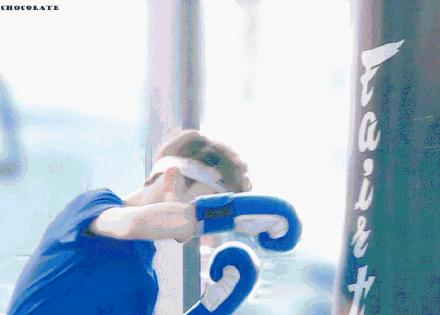 鹿晗踢足球什么水平啊,鹿晗踢足球偶像