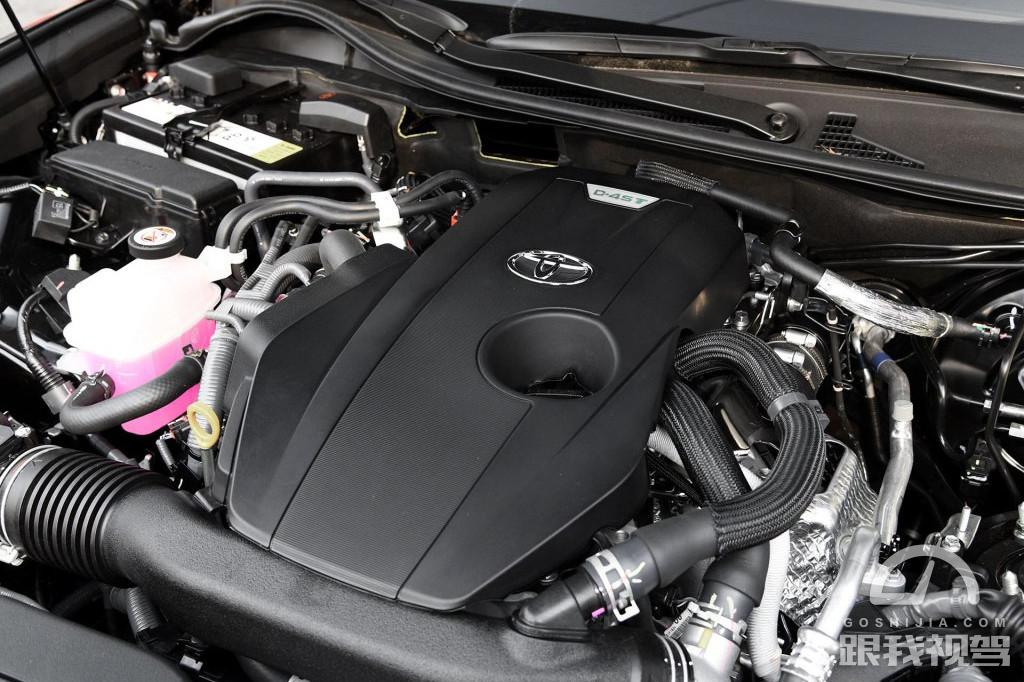 情怀老车港风丰田皇冠,情怀丰田皇冠