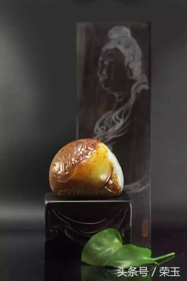 翡翠与玉有什么区别呢哪个更好点,翡翠中的青花玉是什么玉