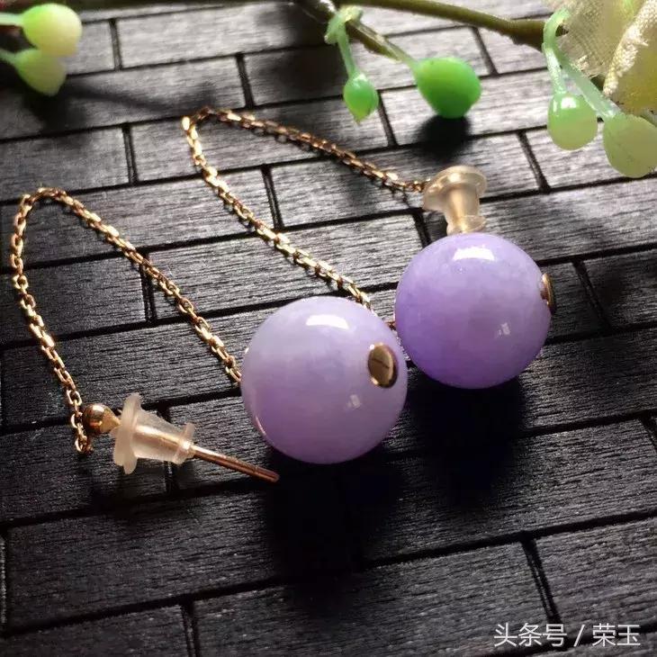 翡翠与玉有什么区别呢哪个更好点,翡翠中的青花玉是什么玉