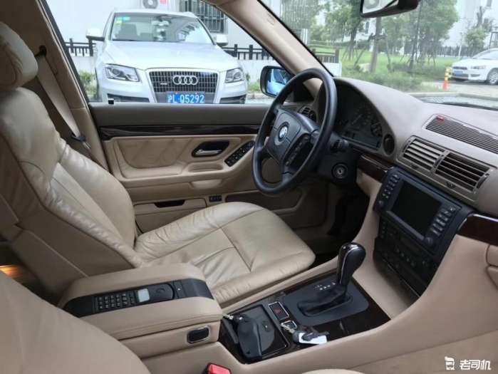 德系车的保值率有多低?当年极品宝马7系如今只要几万块