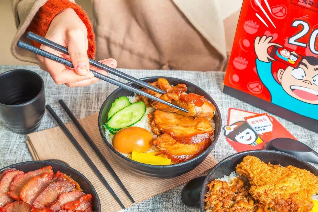 2年，1500万！她为*月天五**开了50家餐厅，卖阿信最爱的鲁肉饭！