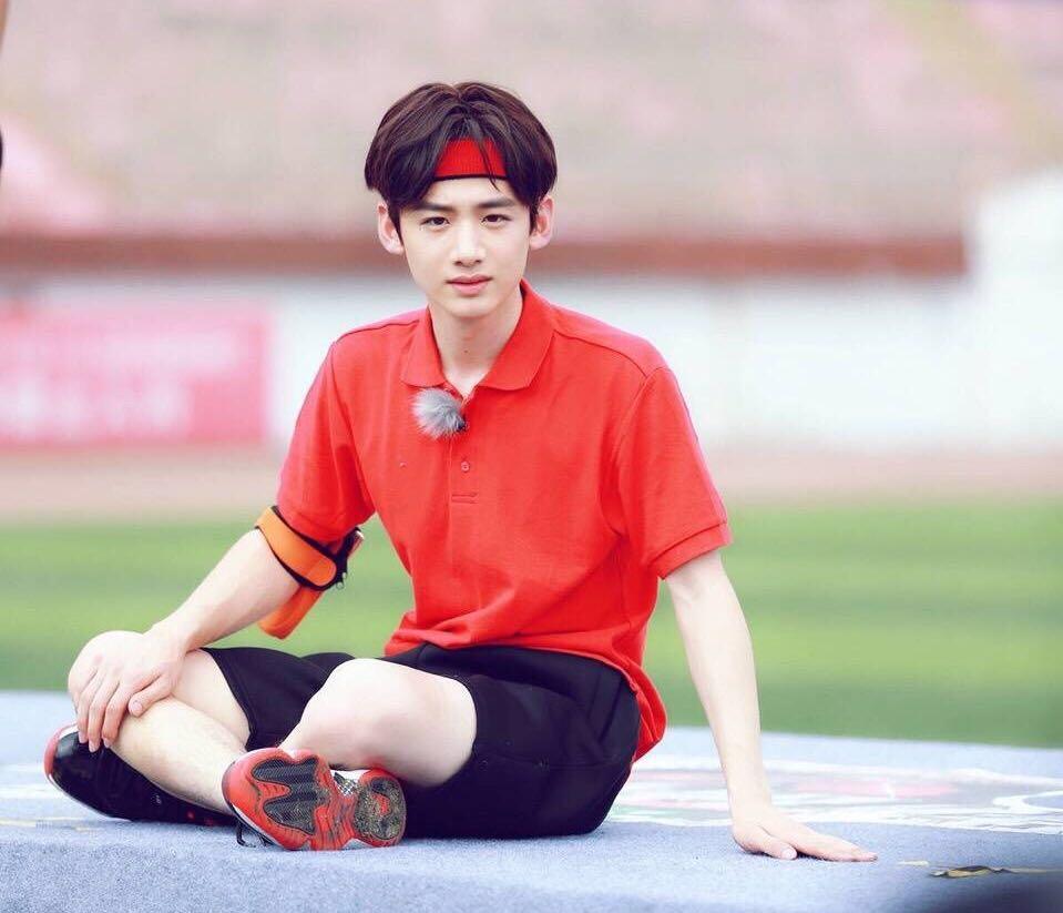 白敬亭和胡一天同框,白敬亭和胡一天出席活动