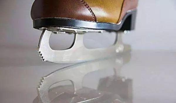 初学滑冰怎么选冰鞋,滑冰冰刀鞋