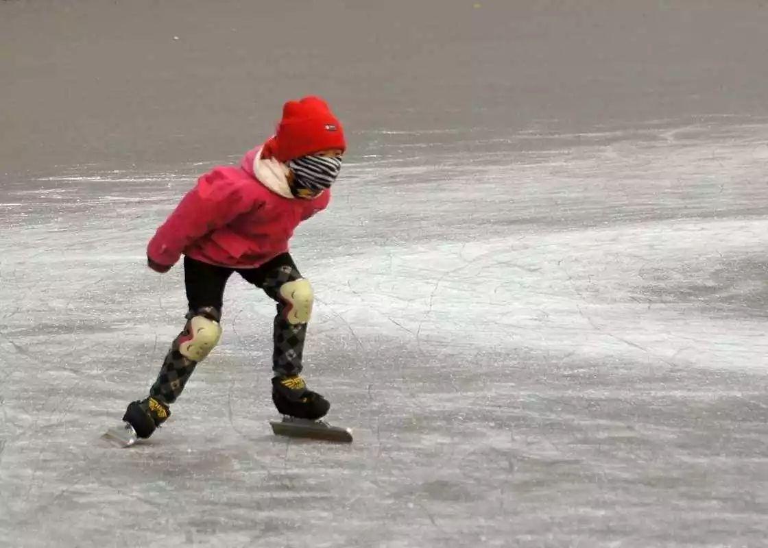 初学滑冰怎么选冰鞋,滑冰冰刀鞋