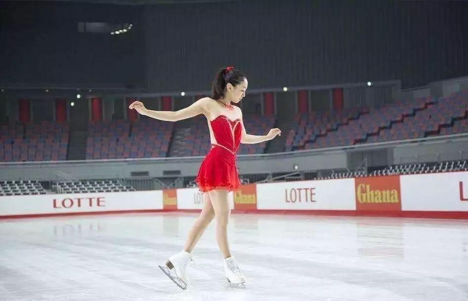 初学滑冰怎么选冰鞋,滑冰冰刀鞋