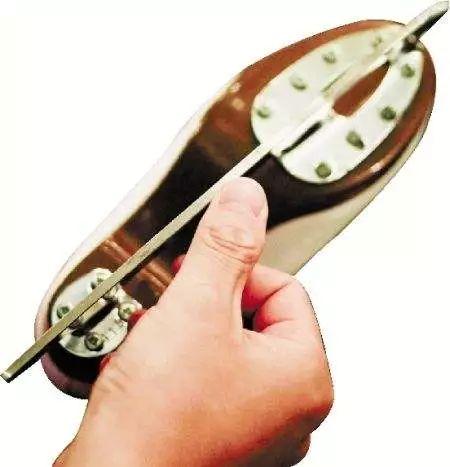 初学滑冰怎么选冰鞋,滑冰冰刀鞋