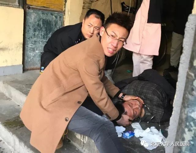 直击|为白衣天使点赞!路遇昏迷病人怎么办?“人民”急诊护士用行动告诉您~