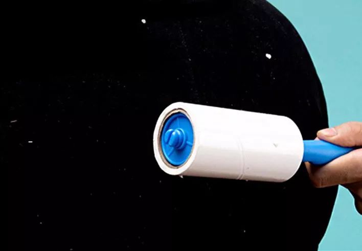 大衣起球处理后还会起球怎么办,大衣沾灰粘毛起球有什么方法除掉