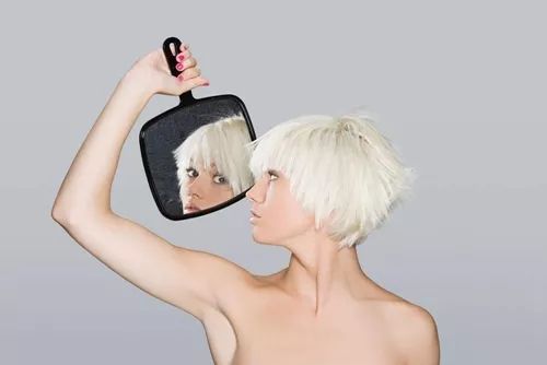 励志英语学会爱自己句子,英语美文摘抄爱自己