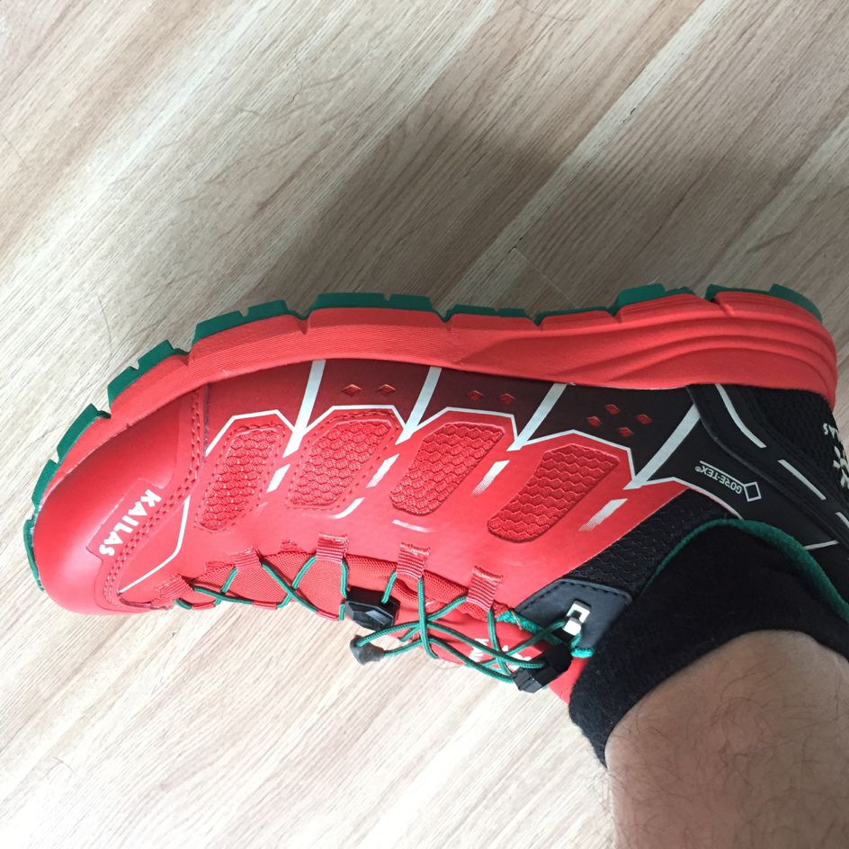 鸿星尔克防水透气跑鞋,安踏防水透气跑鞋