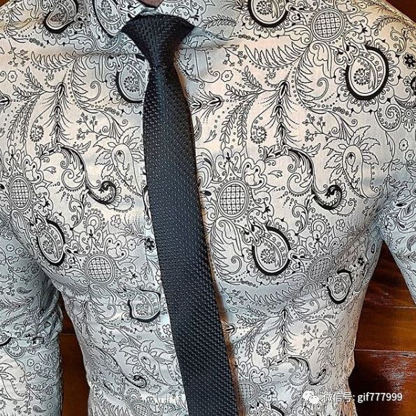 男人胸大穿的背心,男人胸部大穿啥衣服