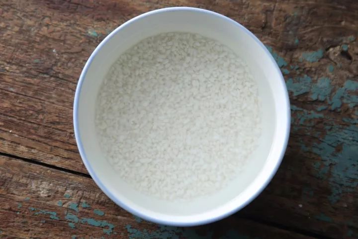 生米煮粥和熟米饭煮粥有什么区别,生米煮粥和剩饭煮粥的区别