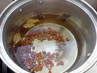 无骨鸡爪爆款榜第一,无骨黑鸡爪超脆