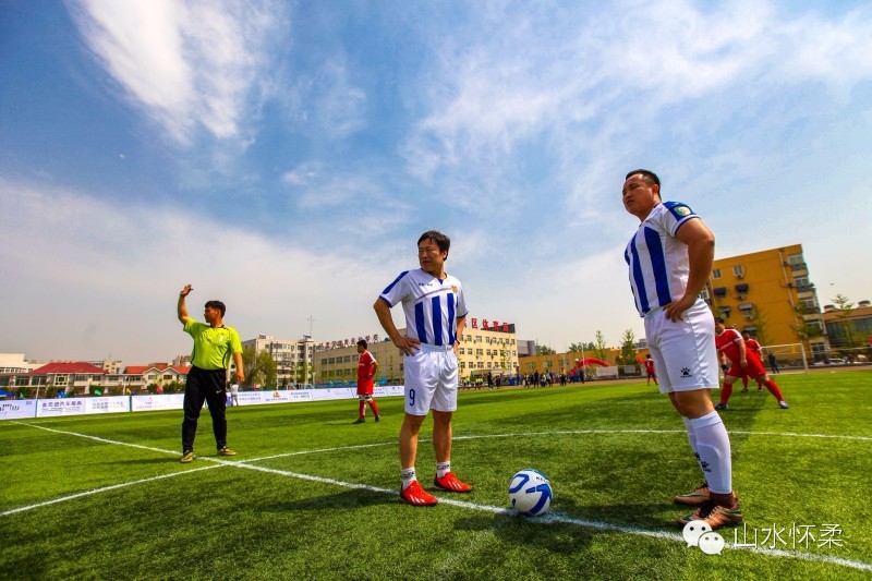 你就是球星绿茵场上呼喊着你的名字2016中科合成油怀柔首届业余足球超级联赛火热开赛，快来看看谁来了！