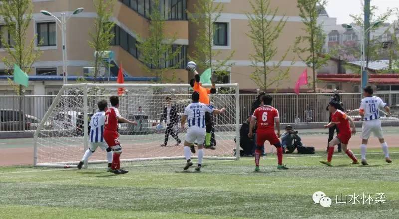 你就是球星绿茵场上呼喊着你的名字2016中科合成油怀柔首届业余足球超级联赛火热开赛，快来看看谁来了！