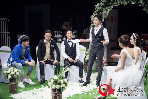 明星大侦探何炅帮撒贝宁隐藏证据,明星大侦探演唱会何炅撒贝宁