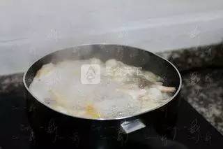 无骨鸡爪爆款榜第一,无骨黑鸡爪超脆